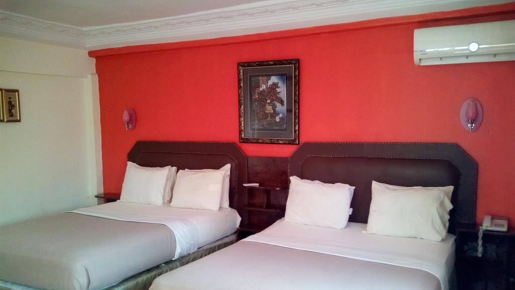 Zambezi Inn Hotel โคนาครี ภายนอก รูปภาพ